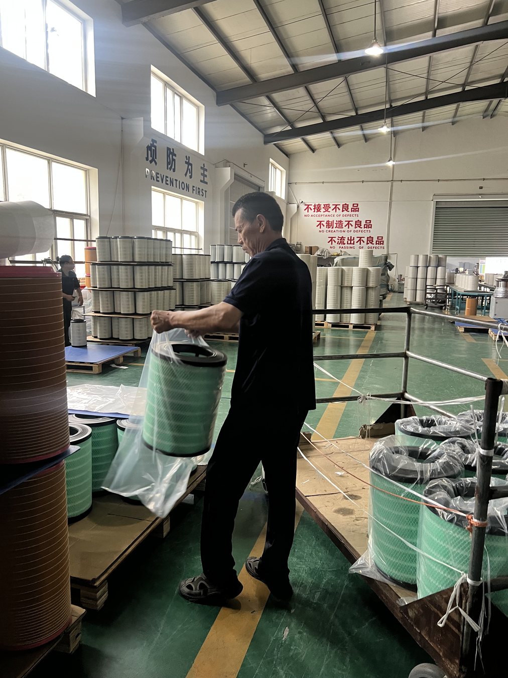 Filter packing workflow in Jinguan factory